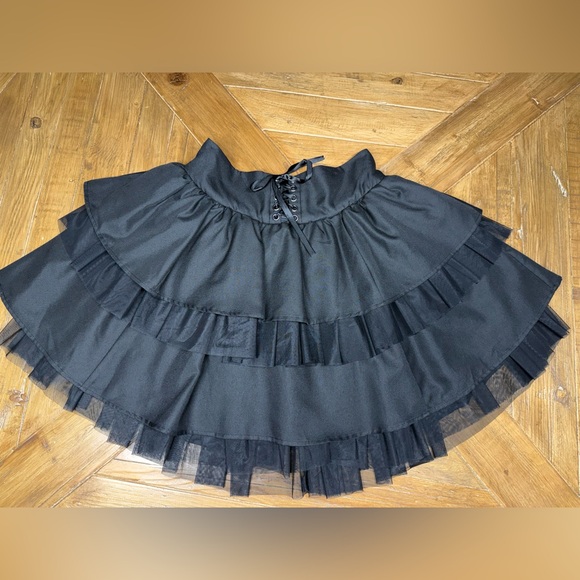 Hot Topic Black Tiered Tutu Skirt - so cute with lace up accent - size small - Picture 2 of 9